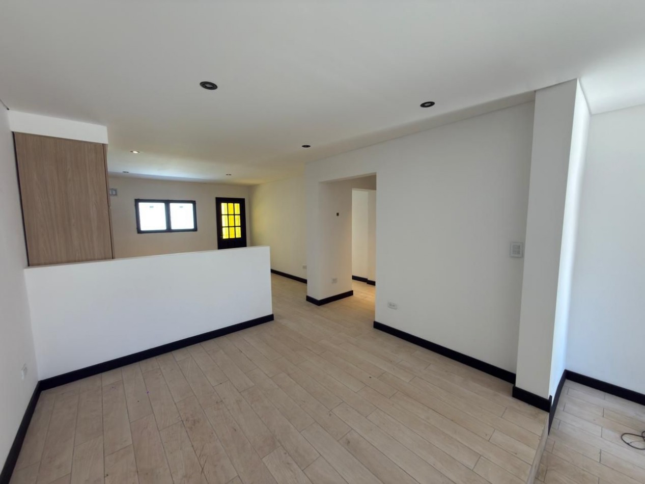  VENTA CASA RECICLADA 2 BAÑOS PARQUE LAVADERO  PERMUTA