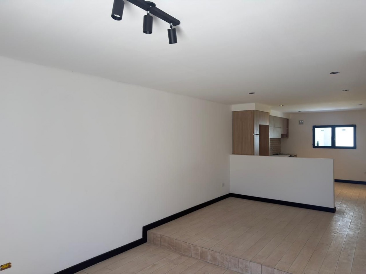  VENTA CASA RECICLADA 2 BAÑOS PARQUE LAVADERO  PERMUTA