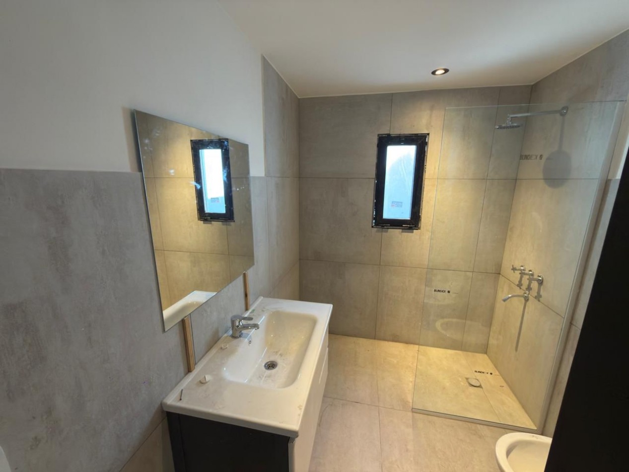  VENTA CASA RECICLADA 2 BAÑOS PARQUE LAVADERO  PERMUTA