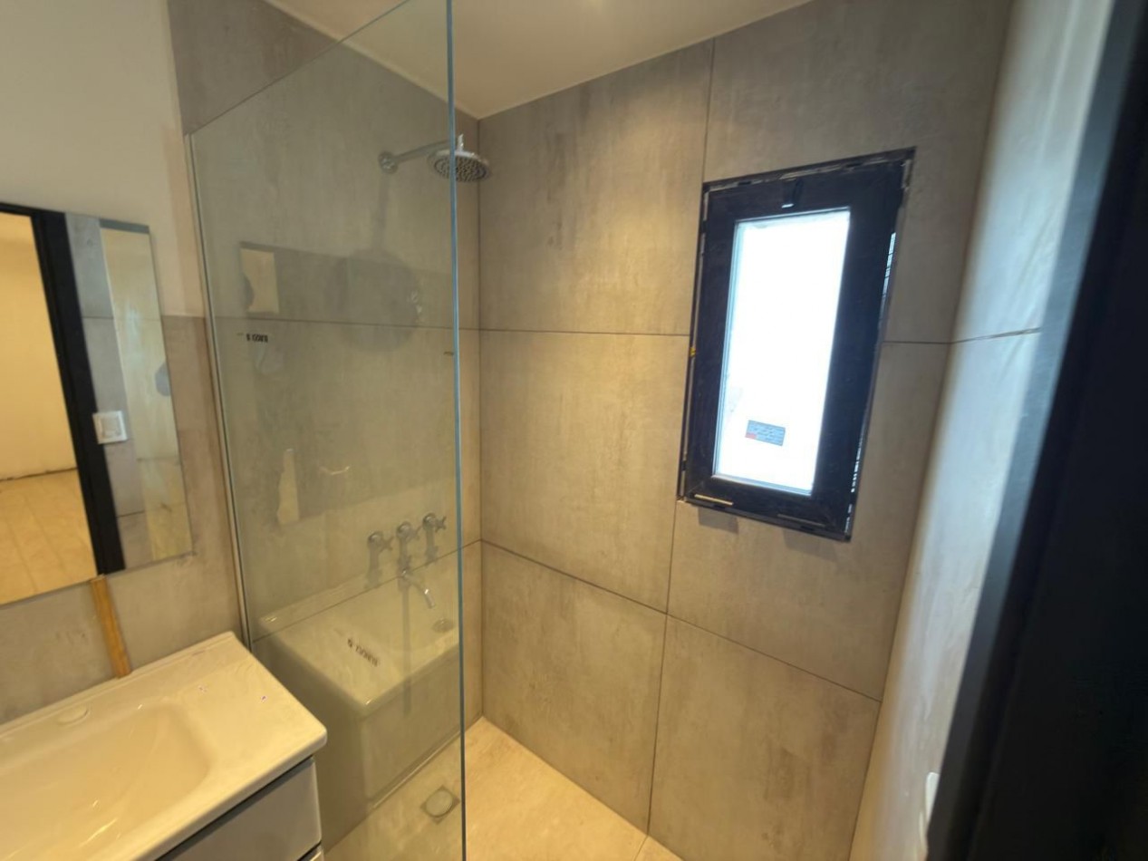  VENTA CASA RECICLADA 2 BAÑOS PARQUE LAVADERO  PERMUTA