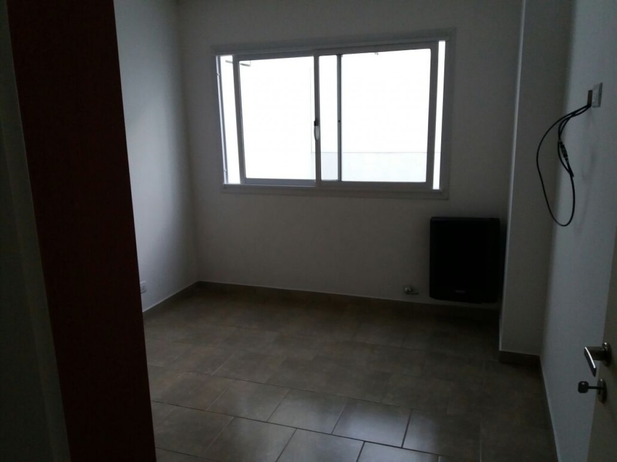 ALQUILER 2AMB con PATIO PLANTA BAJA 