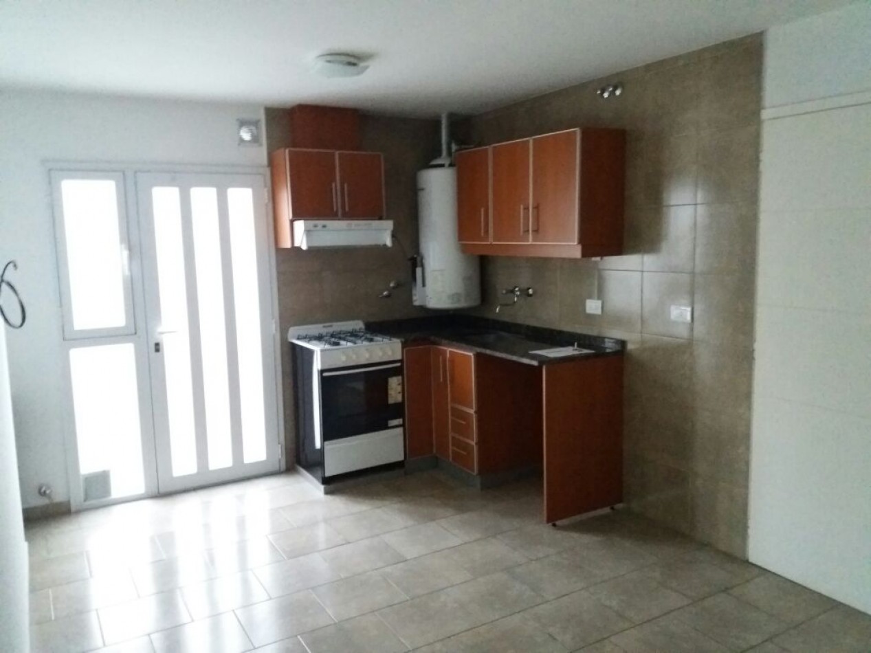 ALQUILER 2AMB con PATIO PLANTA BAJA 