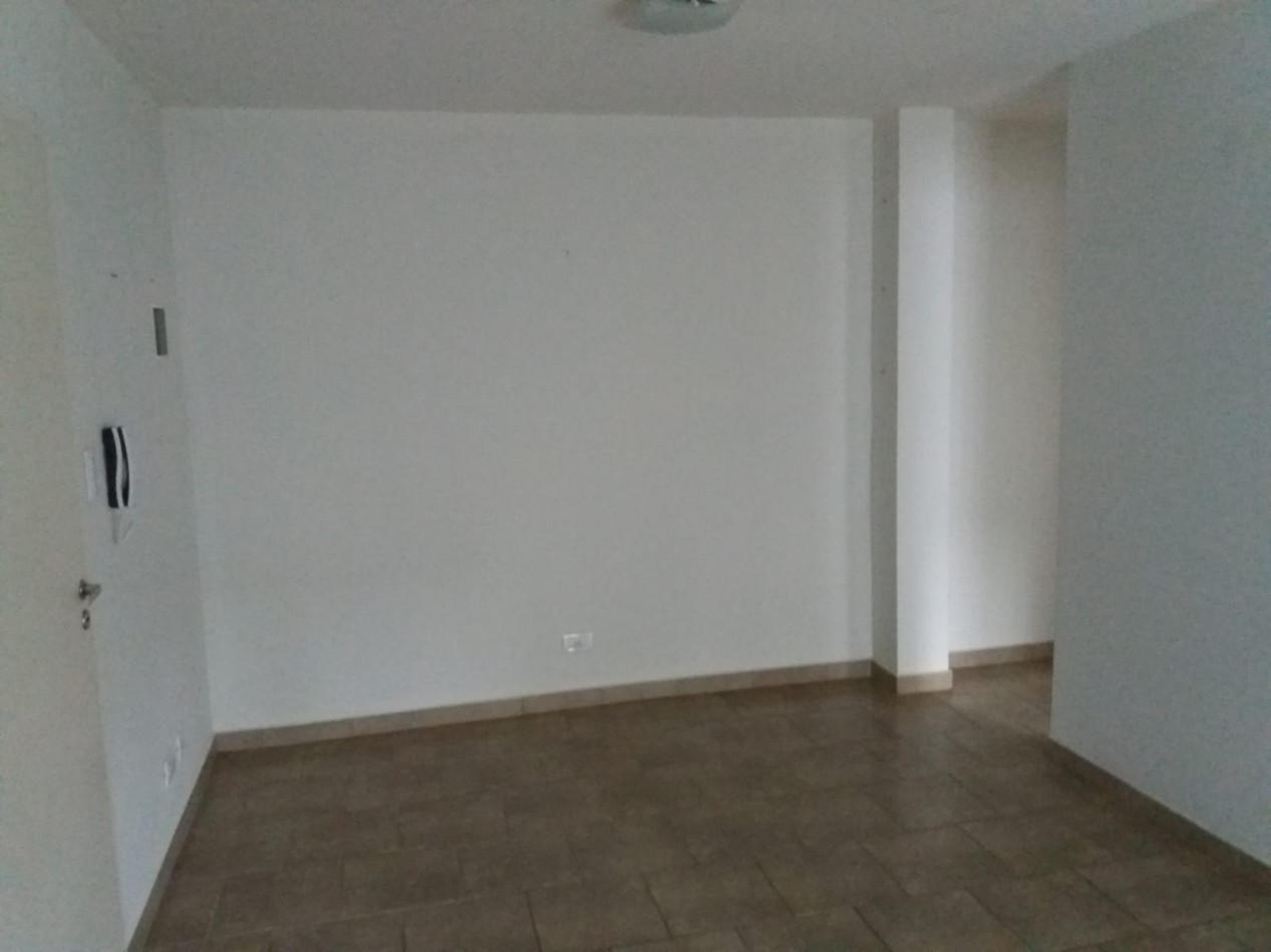 ALQUILER 2AMB con PATIO PLANTA BAJA 