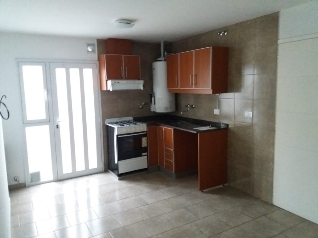 ALQUILER 2AMB con PATIO PLANTA BAJA 