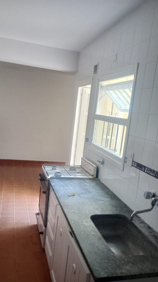 ALQUILER 2AMB PATIO SIN MASCOTAS LA PERLA 