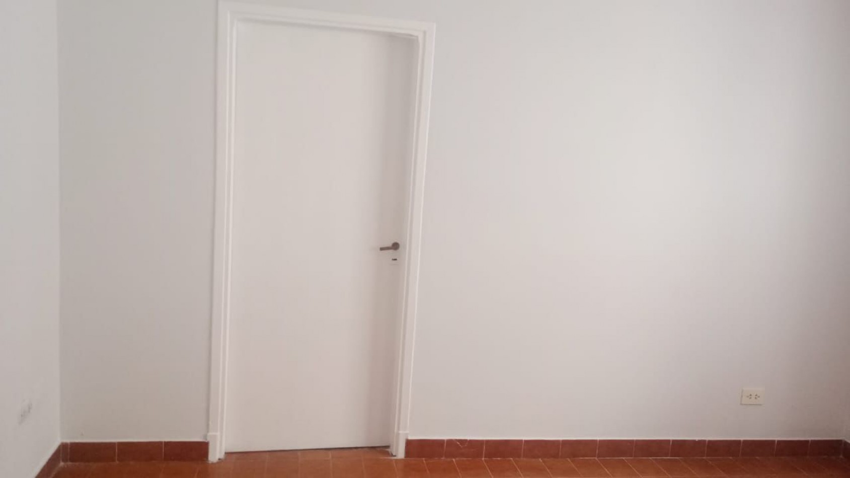 ALQUILER 2AMB PATIO SIN MASCOTAS LA PERLA 