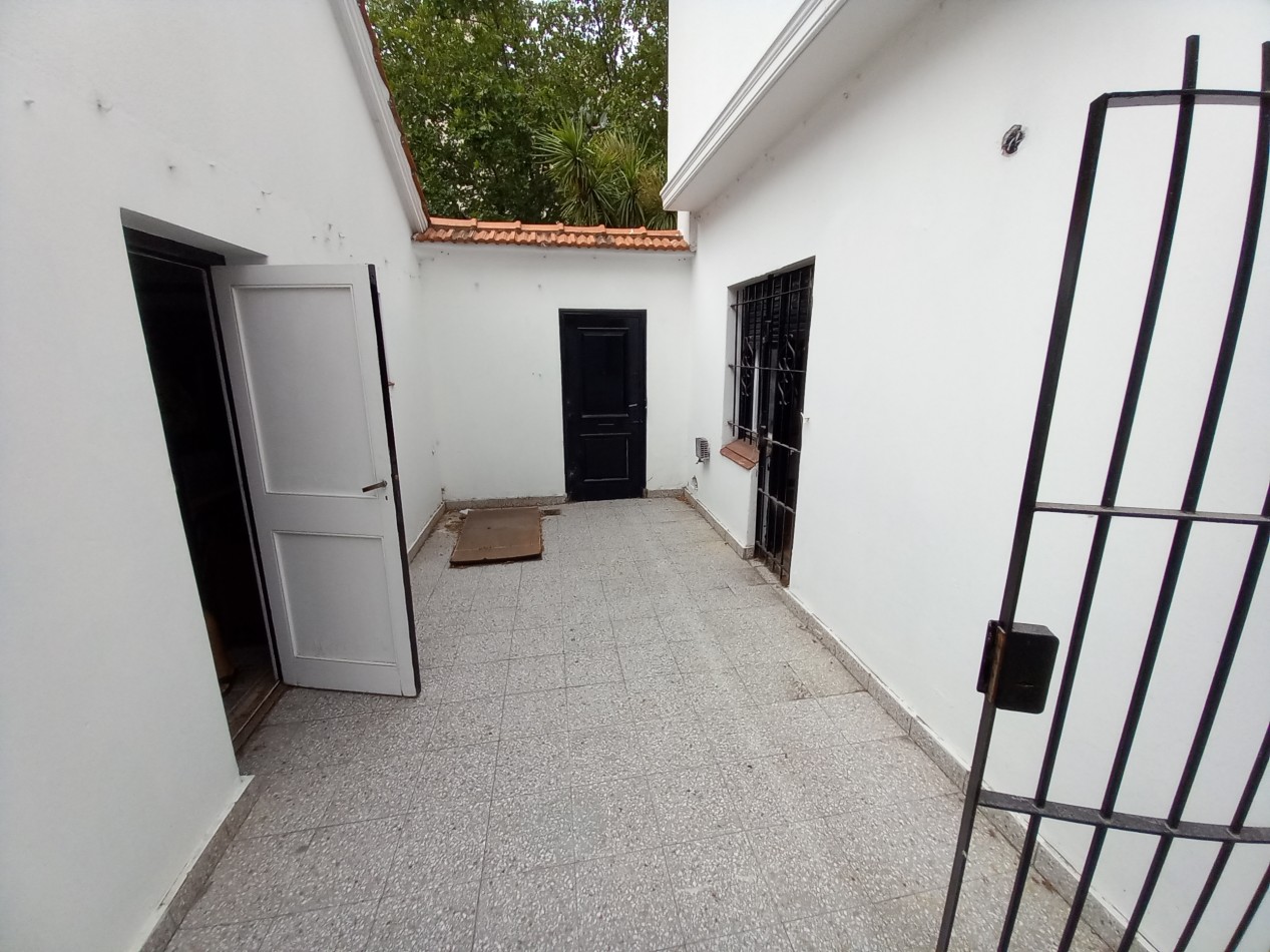 ALQUILER solo USO PROFESIONAL CASA 6AMB 3 BAÑOS COCHERA 