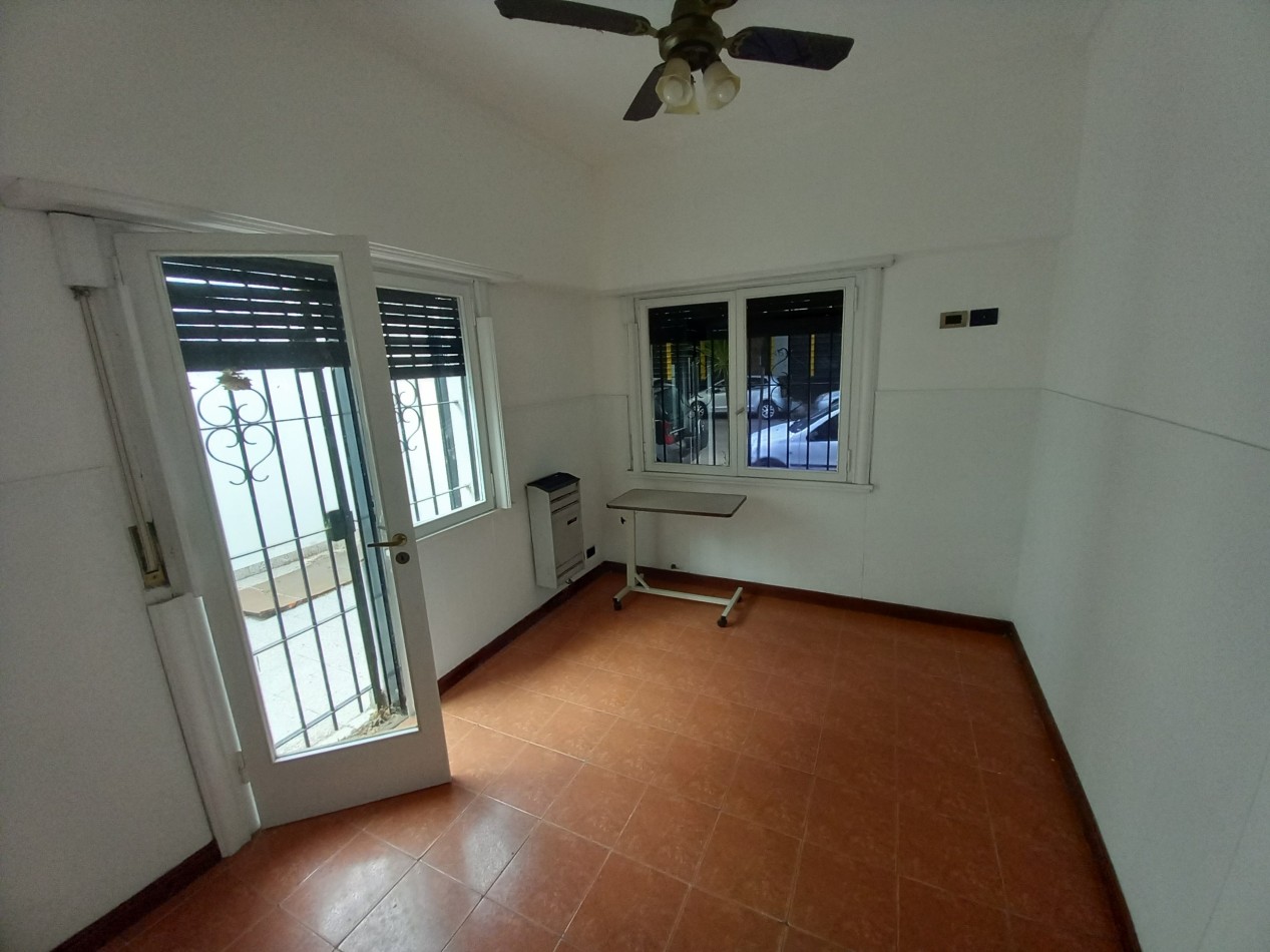 ALQUILER solo USO PROFESIONAL CASA 6AMB 3 BAÑOS COCHERA 