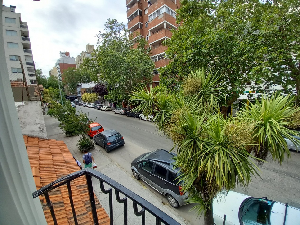 ALQUILER solo USO PROFESIONAL CASA 6AMB 3 BAÑOS COCHERA 