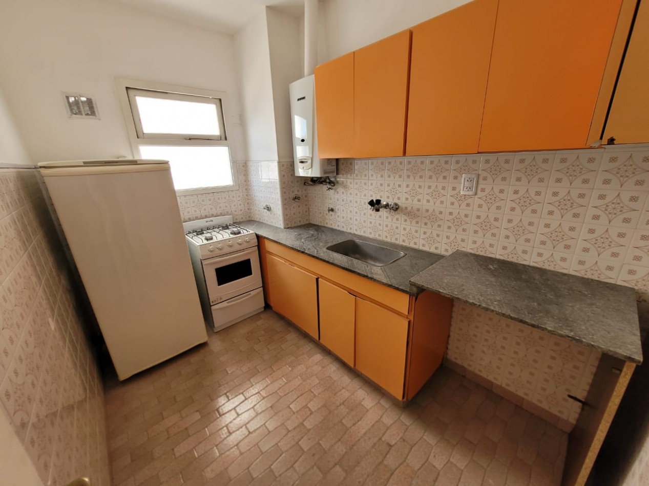 VENTA 2AMB CENTRO EXCELENTE ESTADO  BALCON CENTRO 