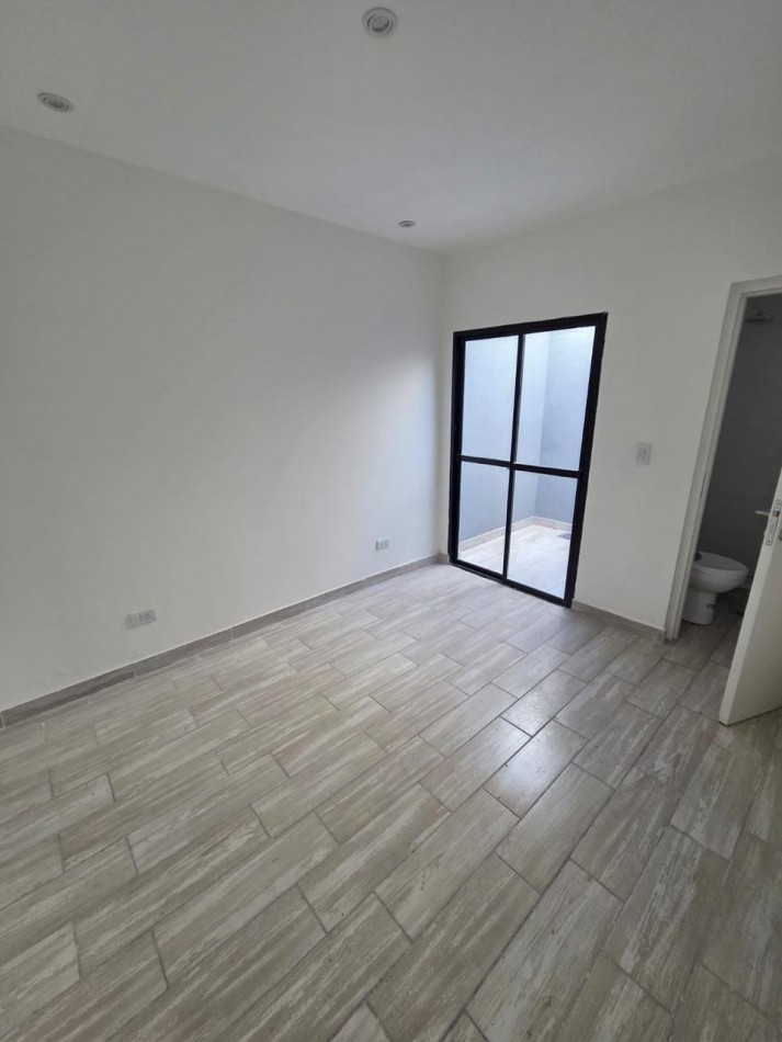 VENTA PH 1AMB RECICLADO PATIO SIN EXPENSAS 