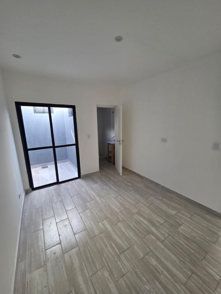 VENTA PH 1AMB RECICLADO PATIO SIN EXPENSAS 