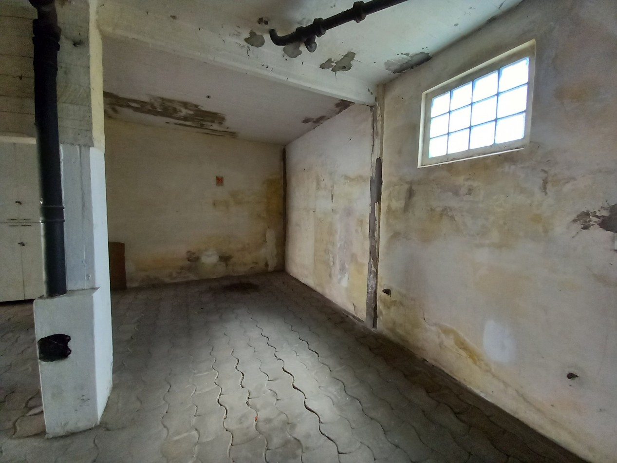 VENTA COCHERA CUBIERTA EXCELENTE ACCESO ARENALES al 3000