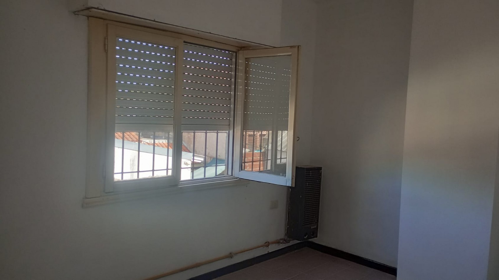 VENTA EN BLOCK 2 CASAS 1 Casa Al Frente y otra al Fondo Moreno 9100