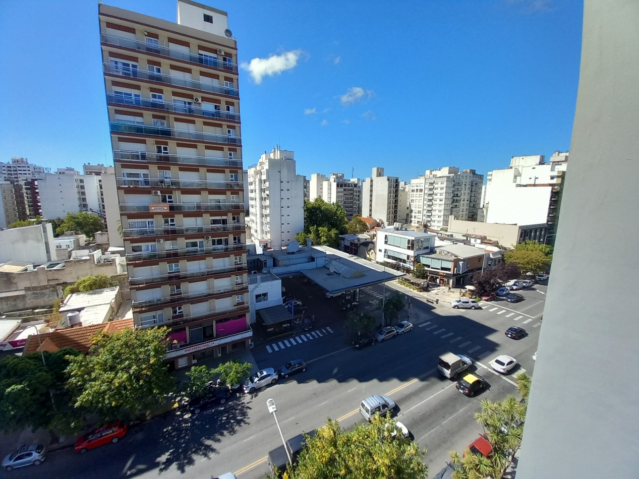 ALQUILER 3AMB COCHERA 2 BAÑOS FRENTE BALCON LA PERLA 