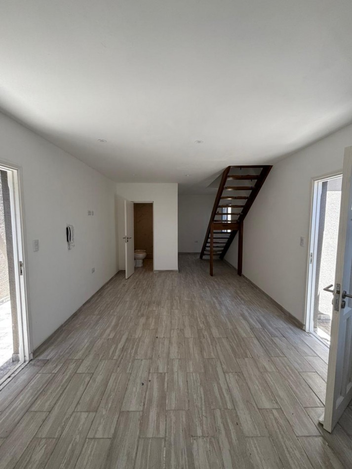 VENTA DUPLEX 3AMB X ESCALERA CONTRAFRENTE NECOCHEA y TEJEDOR 
