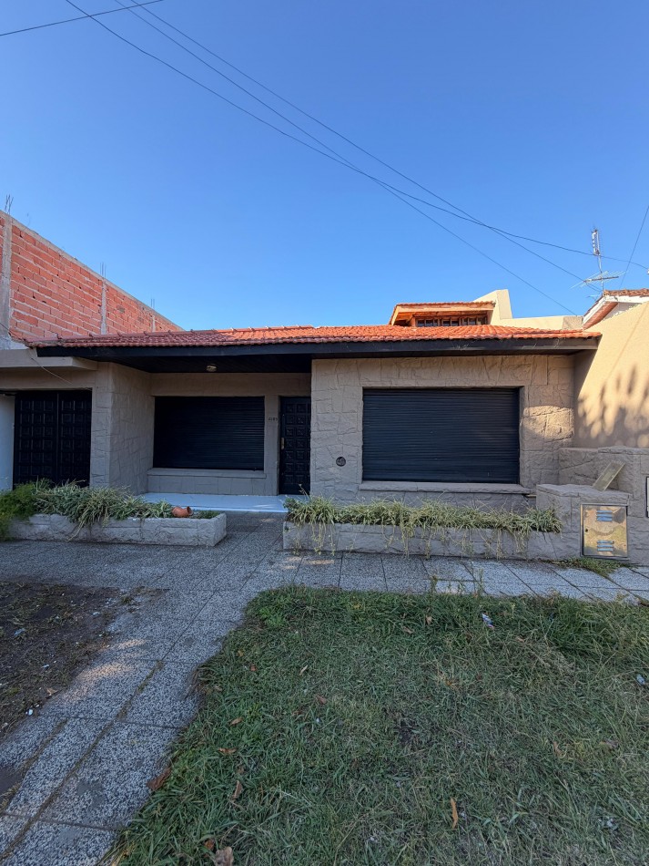 VENTA CHALET LOTE PROPIO AYOLAS al 4500