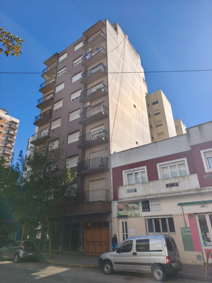 VENTA 3AMB CON DEPENDENCIA CENTRO EXCELENTE ESTADO 