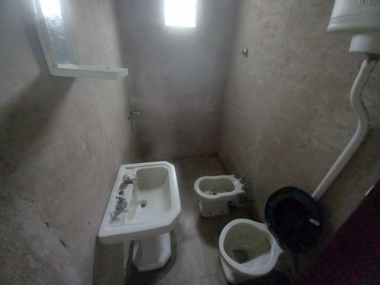 VENTA CASA 3AMB con GALPON PARQUE en LOTE PROPIO 