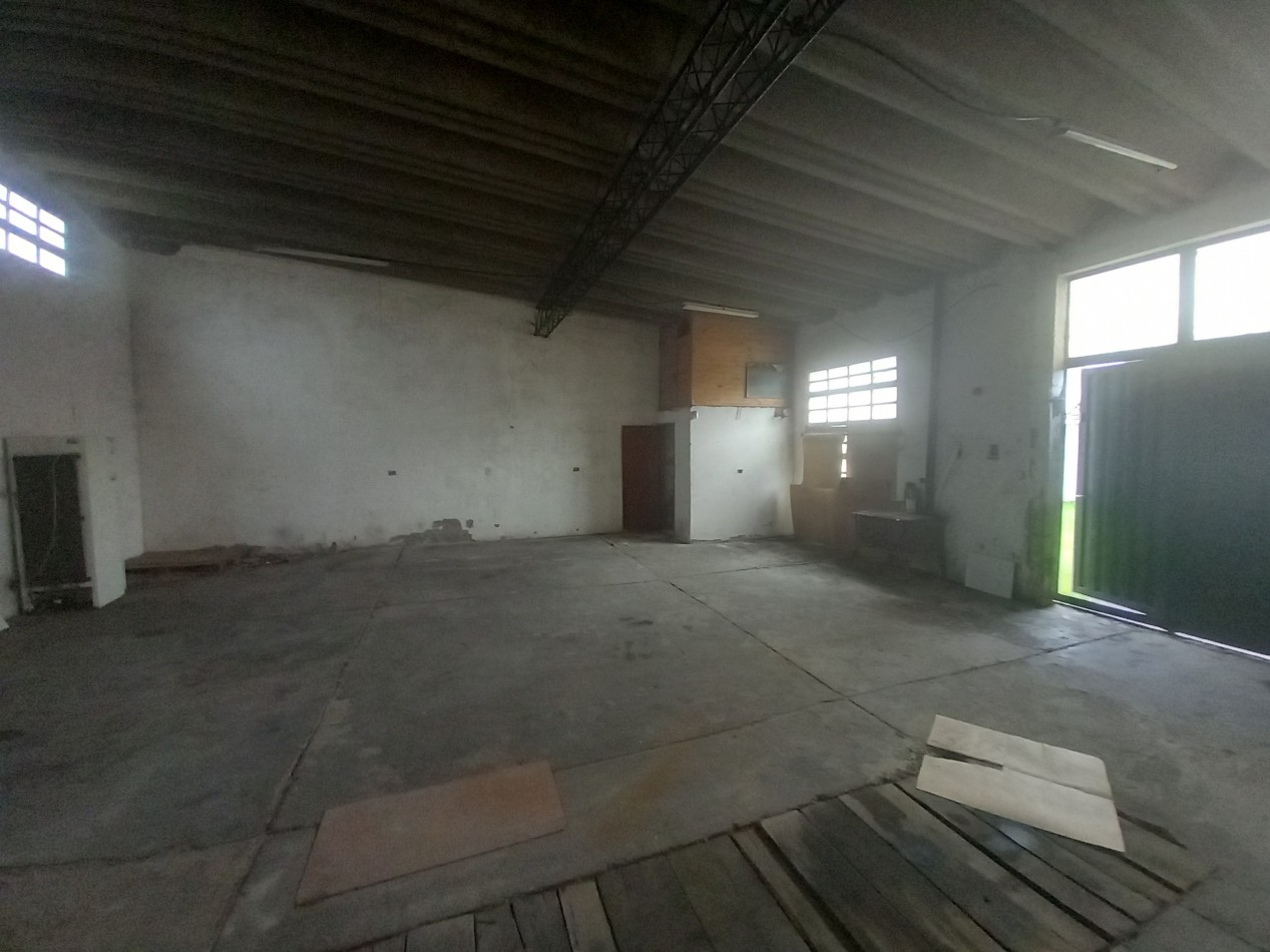 VENTA CASA 3AMB con GALPON PARQUE en LOTE PROPIO 