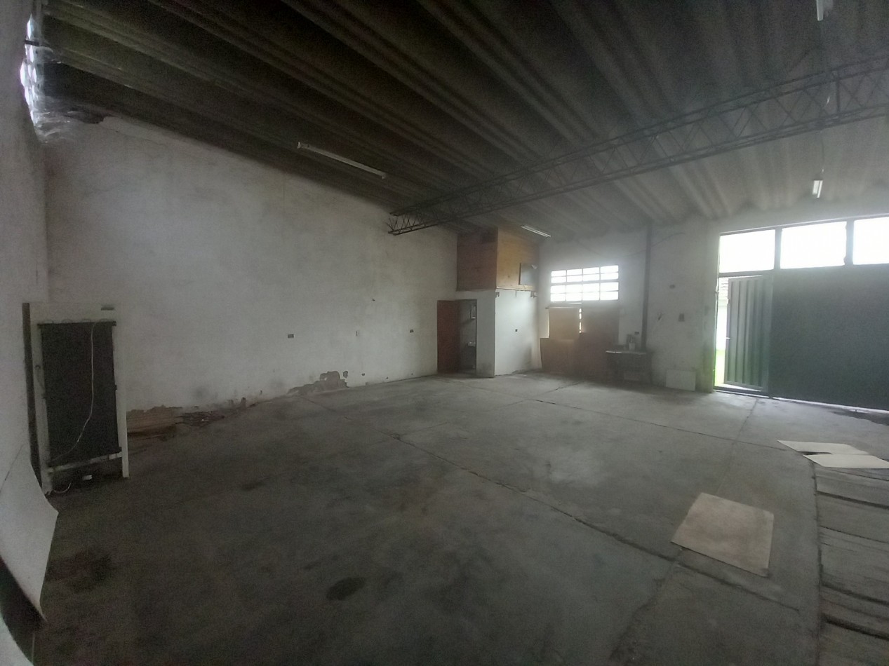 VENTA CASA 3AMB con GALPON PARQUE en LOTE PROPIO 