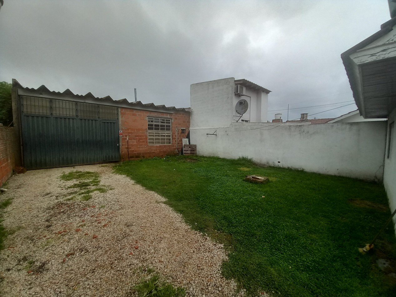 VENTA CASA 3AMB con GALPON PARQUE en LOTE PROPIO 