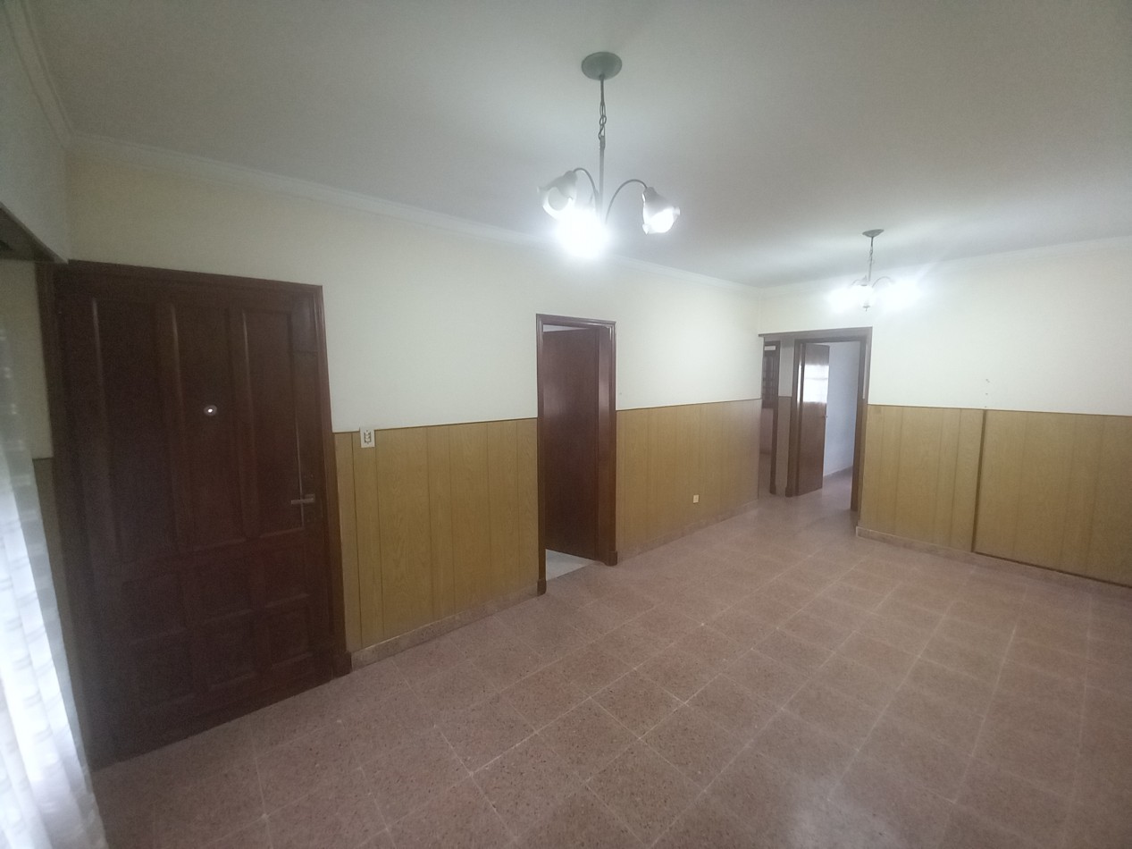 VENTA CASA 3AMB con GALPON PARQUE en LOTE PROPIO 