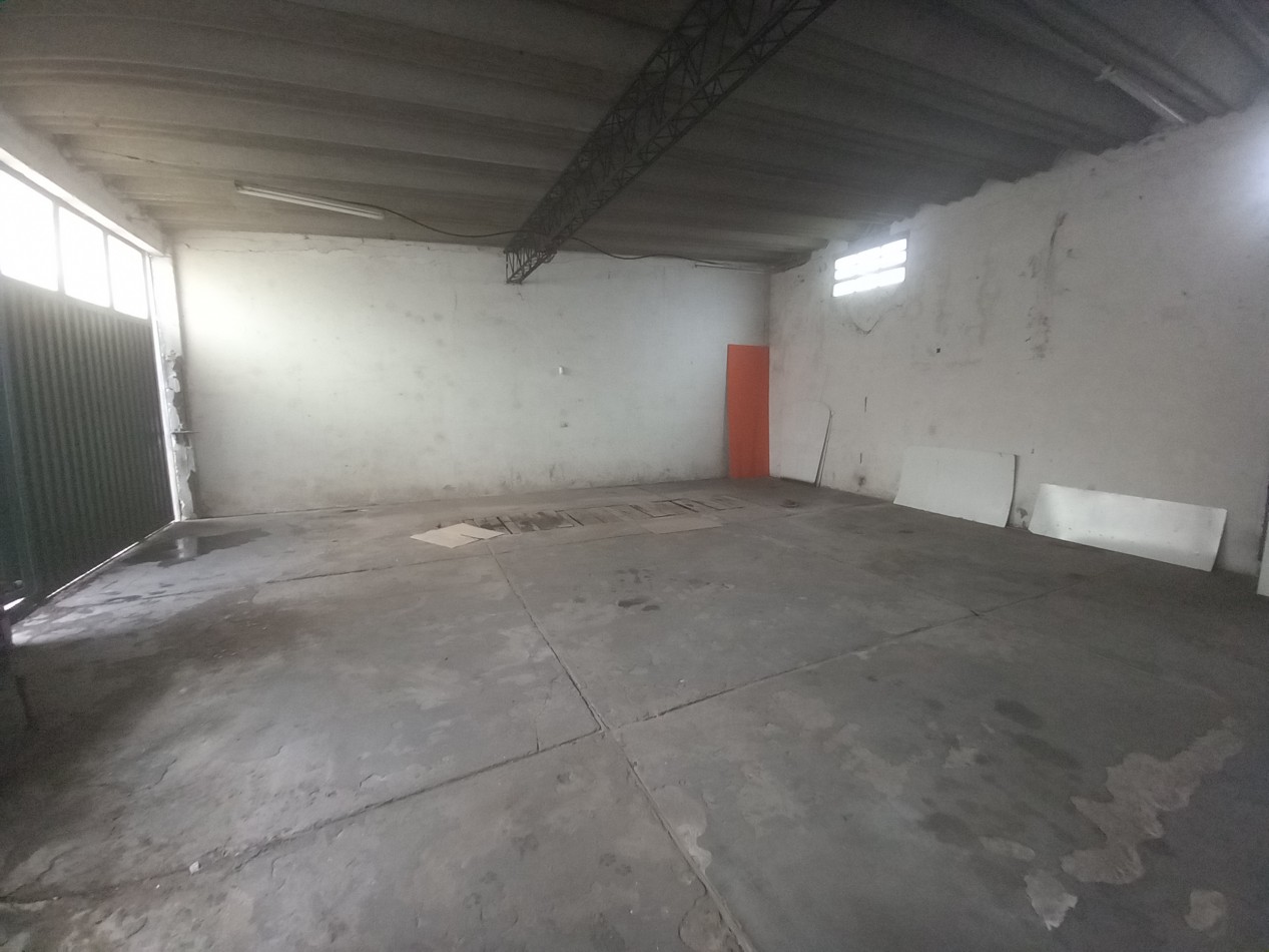 VENTA CASA 3AMB con GALPON PARQUE en LOTE PROPIO 