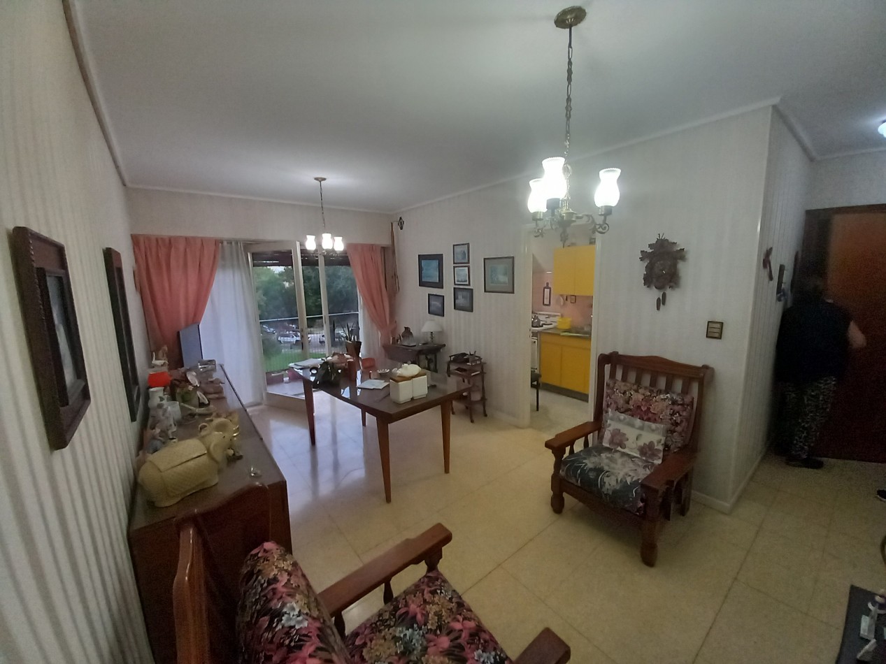 DEPARTAMENTO 3AMB FRENTE BALCON EXCELENTE ESTADO ORIGINAL 