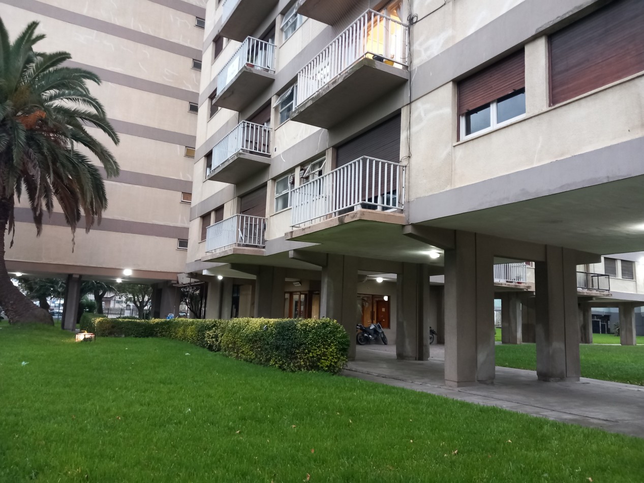 DEPARTAMENTO 3AMB FRENTE BALCON EXCELENTE ESTADO ORIGINAL 