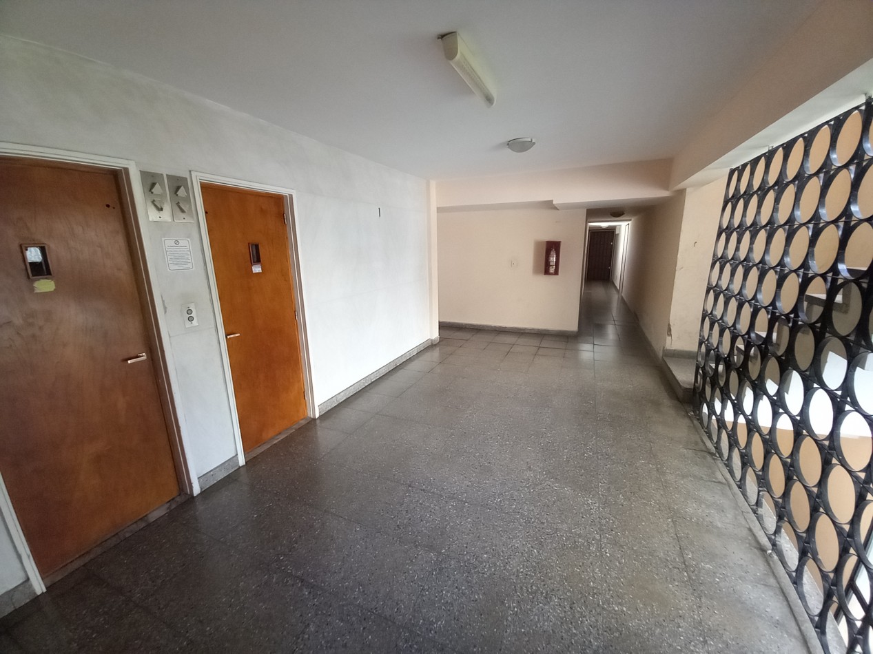 DEPARTAMENTO 3AMB FRENTE BALCON EXCELENTE ESTADO ORIGINAL 