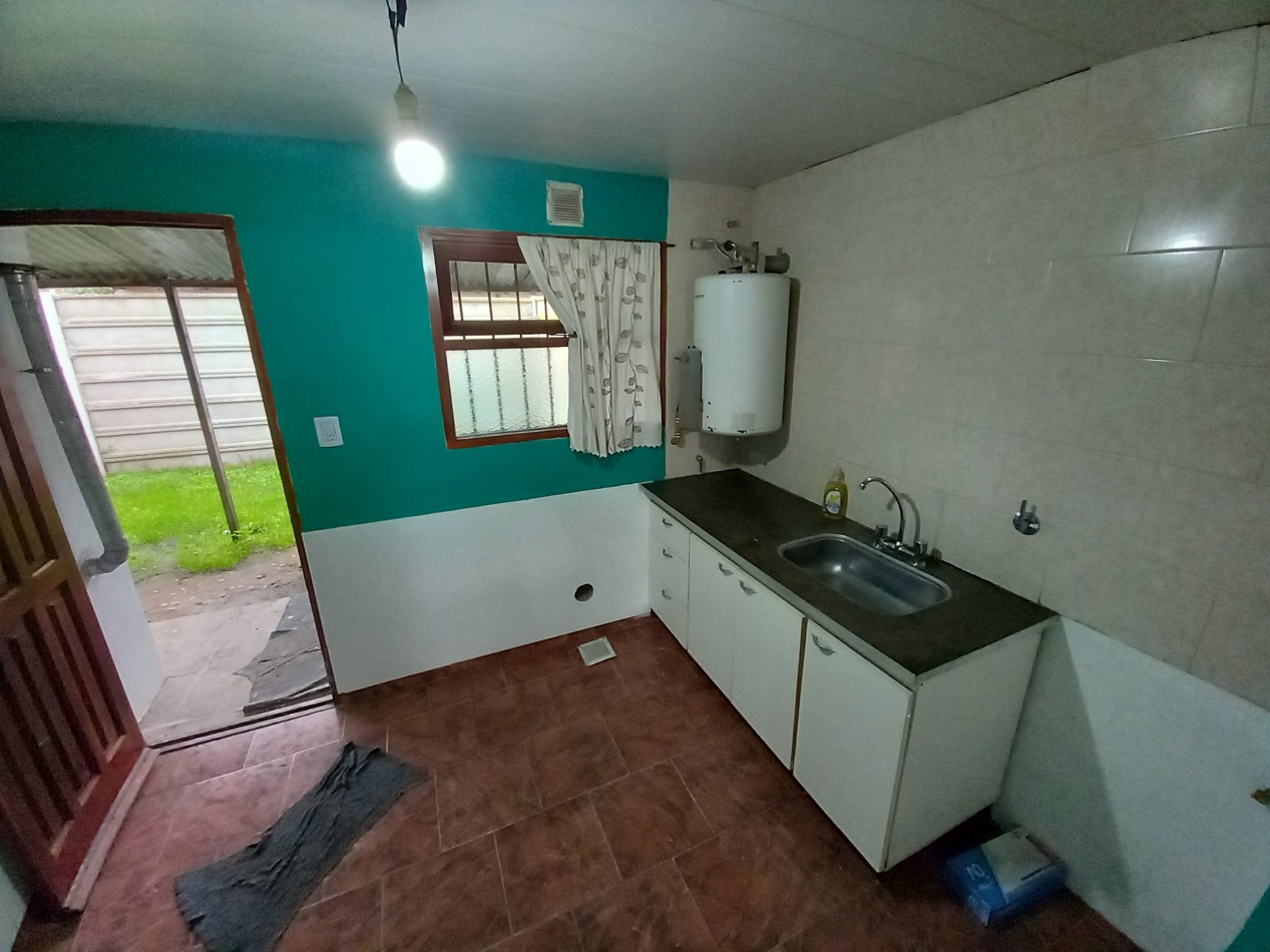 ALQUILER PH CASA 3 AMB COCHERA DESCUBIERTA y PATIO VUCETICH al 2900