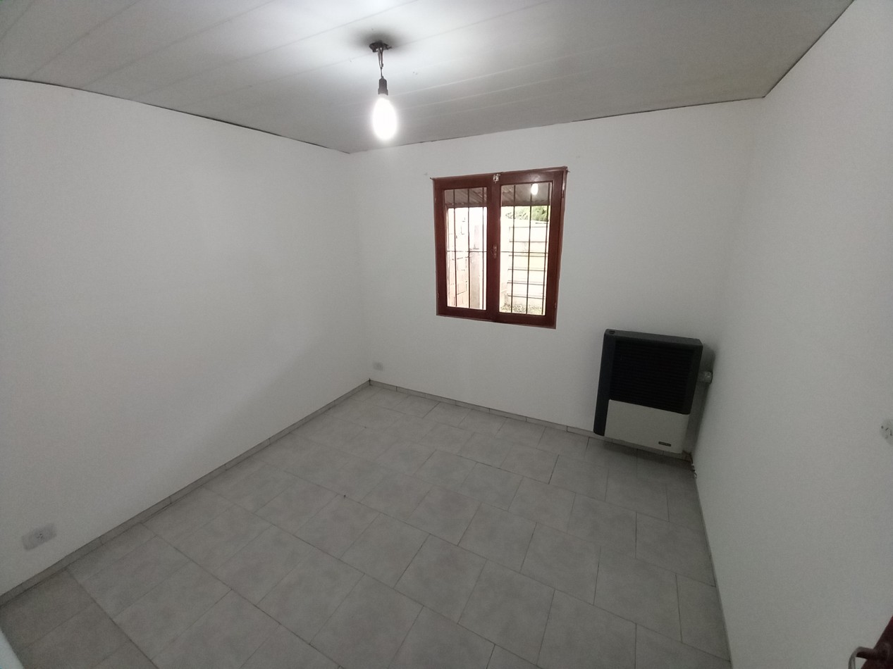 ALQUILER PH CASA 3 AMB COCHERA DESCUBIERTA y PATIO VUCETICH al 2900