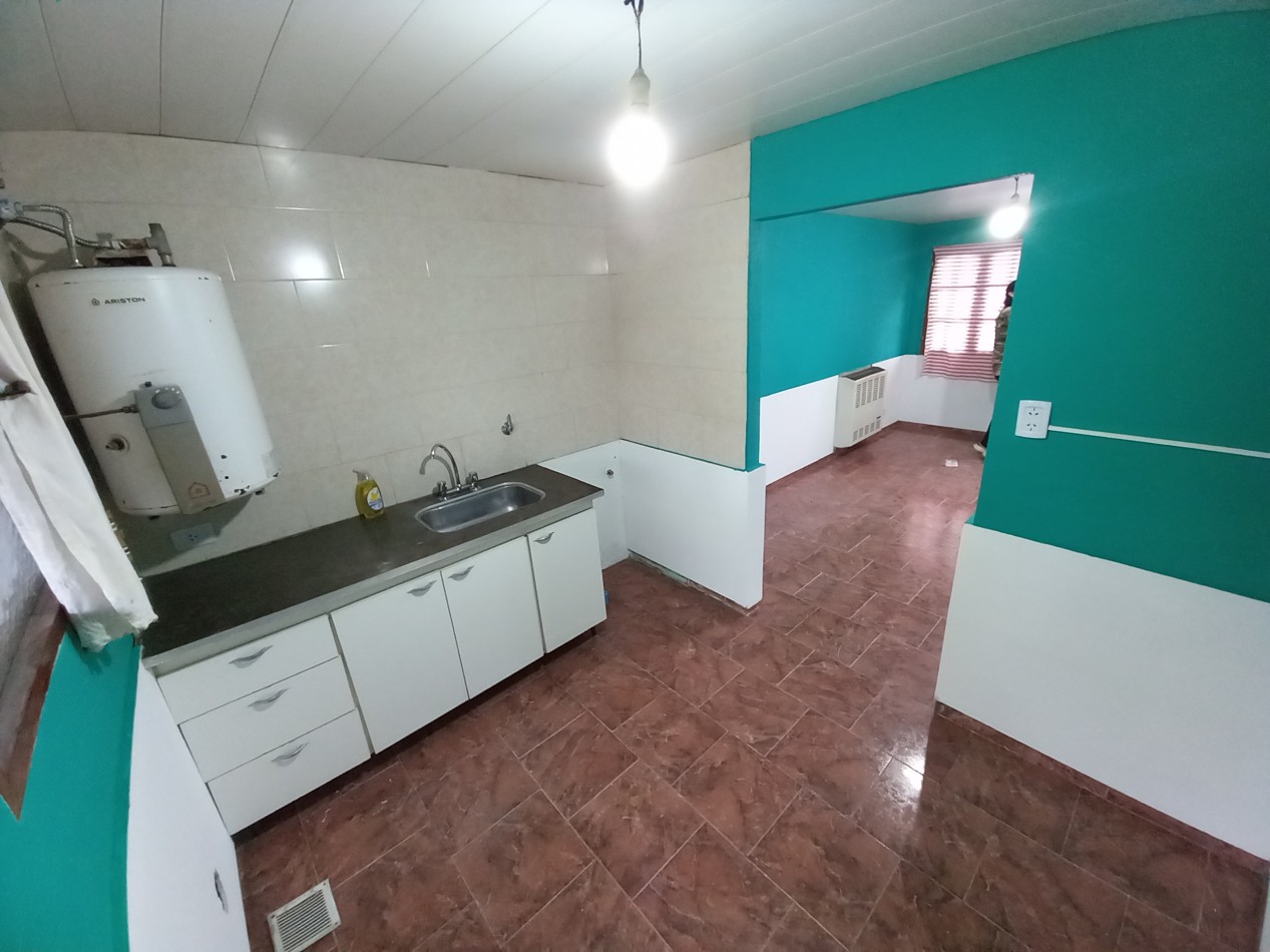 ALQUILER PH CASA 3 AMB COCHERA DESCUBIERTA y PATIO VUCETICH al 2900