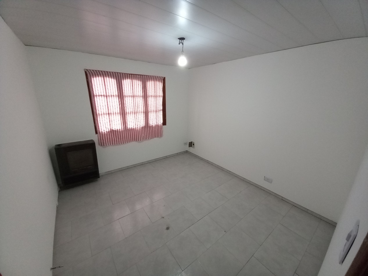 ALQUILER PH CASA 3 AMB COCHERA DESCUBIERTA y PATIO VUCETICH al 2900