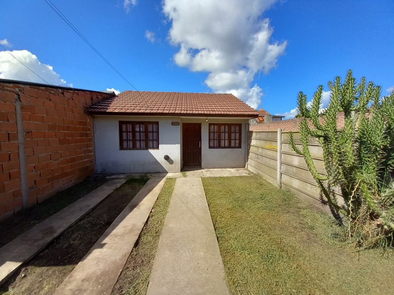 ALQUILER PH CASA 3 AMB COCHERA DESCUBIERTA y PATIO VUCETICH al 2900