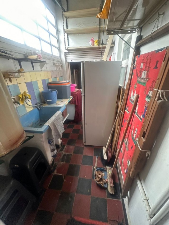 VENTA PH 3AMB PATIO ESTADO ORIGINAL SIN EXPENSAS 