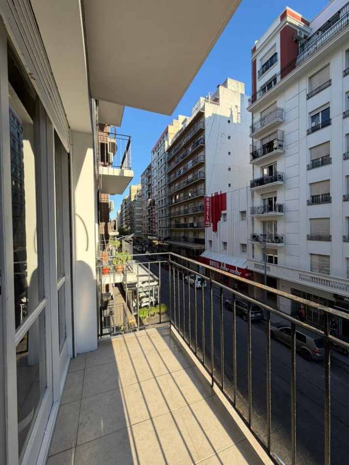 VENTA 2AMB EXCELENTE CENTRO BALCON 