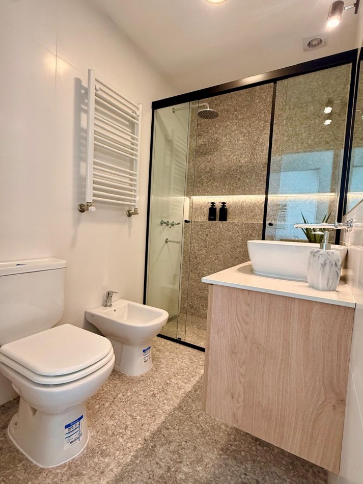 VENTA 3AMB CON DEPENDENCIA RECICLADO CENTRO 