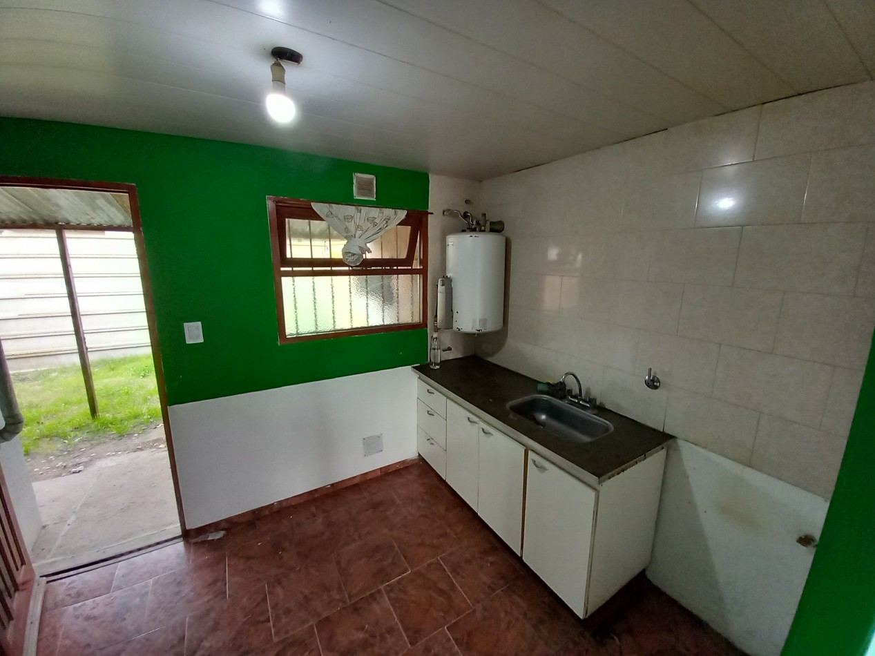 ALQUILER PH CASA 3 AMB COCHERA DESCUBIERTA y PATIO VUCETICH al 2900