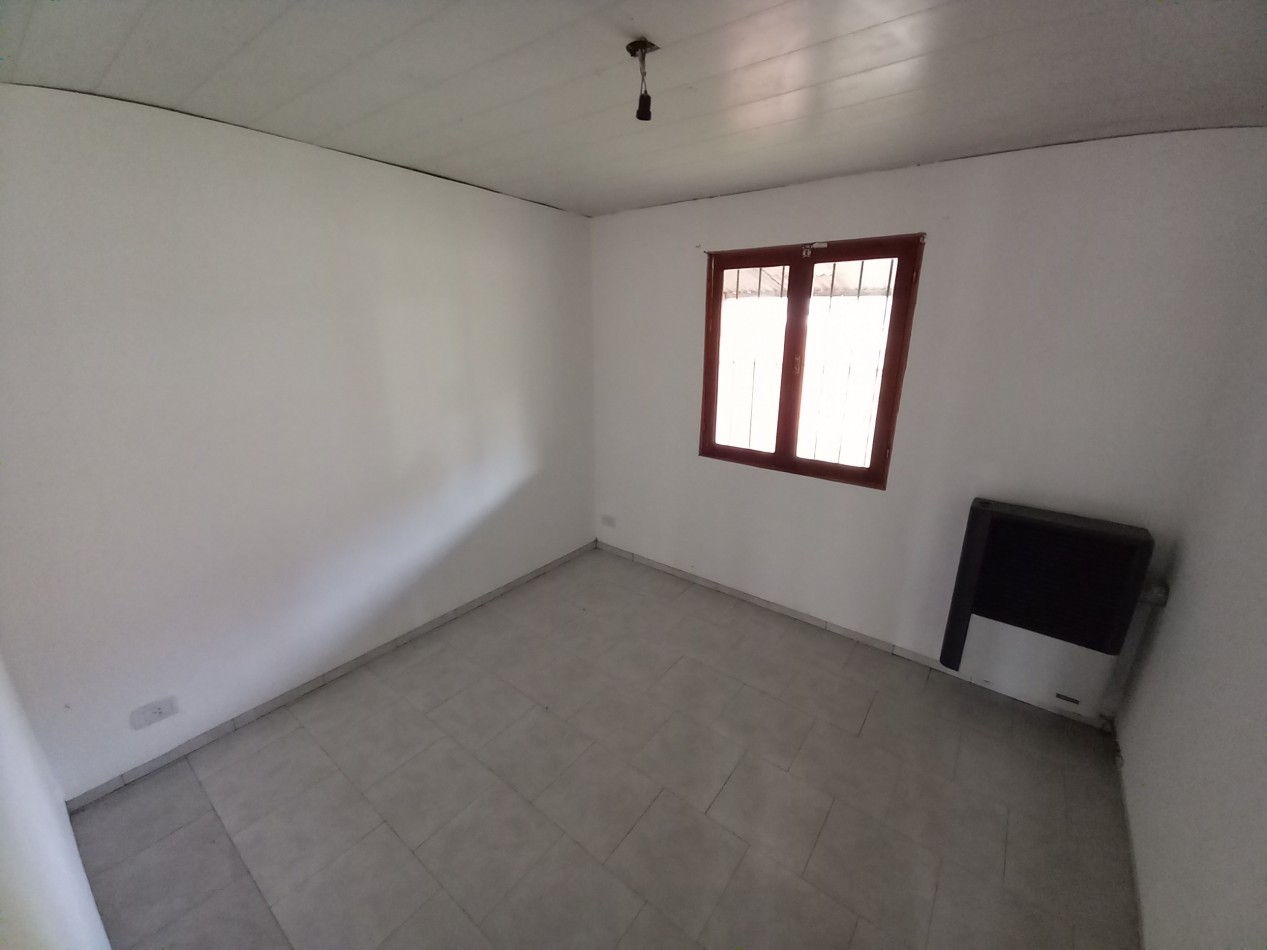 ALQUILER PH CASA 3 AMB COCHERA DESCUBIERTA y PATIO VUCETICH al 2900