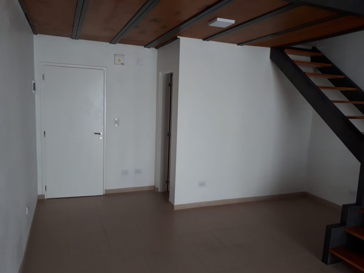 ALQUILER 2AMB DUPLEX COCHERA al FRENTE DISPONIBLE para AGOSTO 