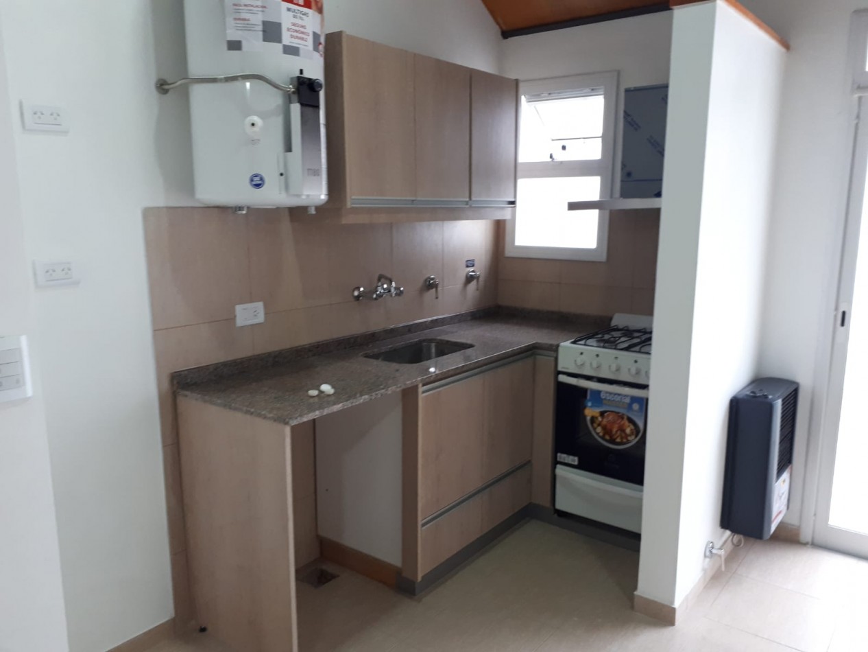 ALQUILER 2AMB DUPLEX COCHERA al FRENTE DISPONIBLE para AGOSTO 