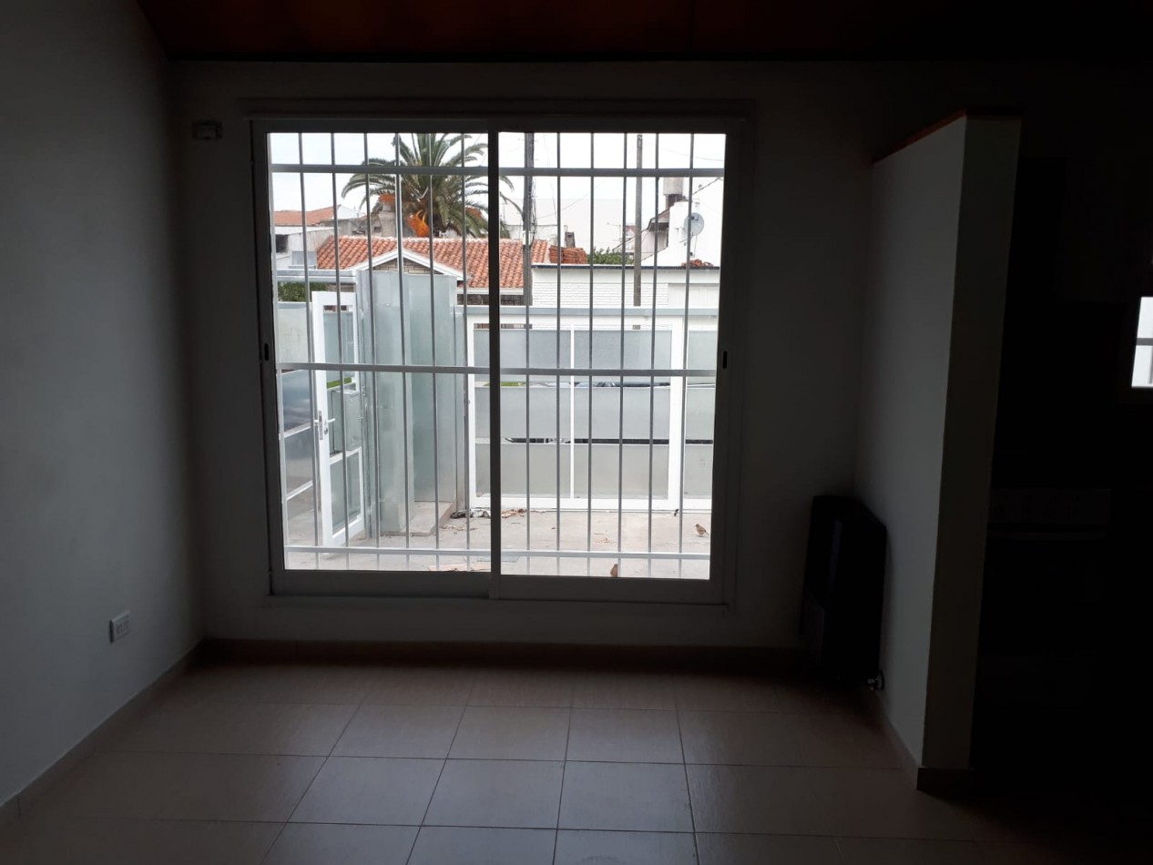 ALQUILER 2AMB DUPLEX COCHERA al FRENTE DISPONIBLE para AGOSTO 