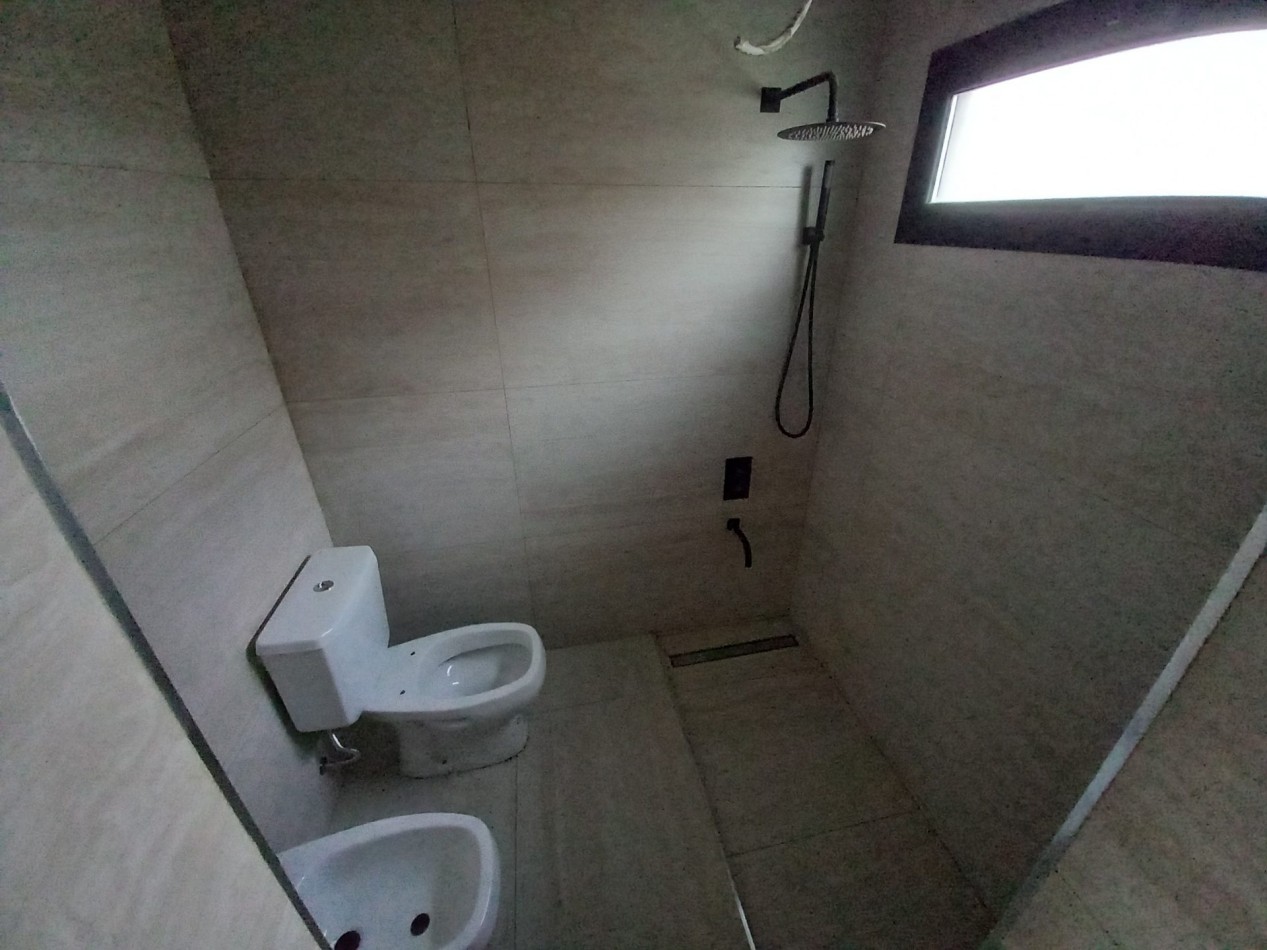 VENTA CASA MODERNA A TERMINAR CAMET NORTE 
