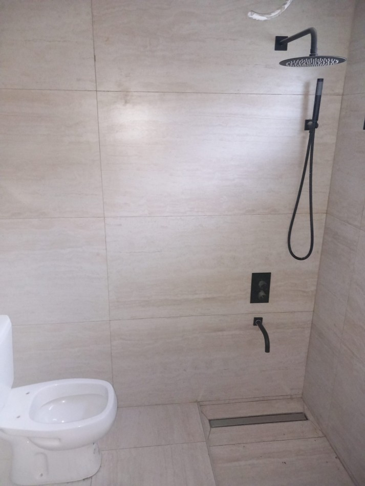 VENTA CASA MODERNA A TERMINAR CAMET NORTE 