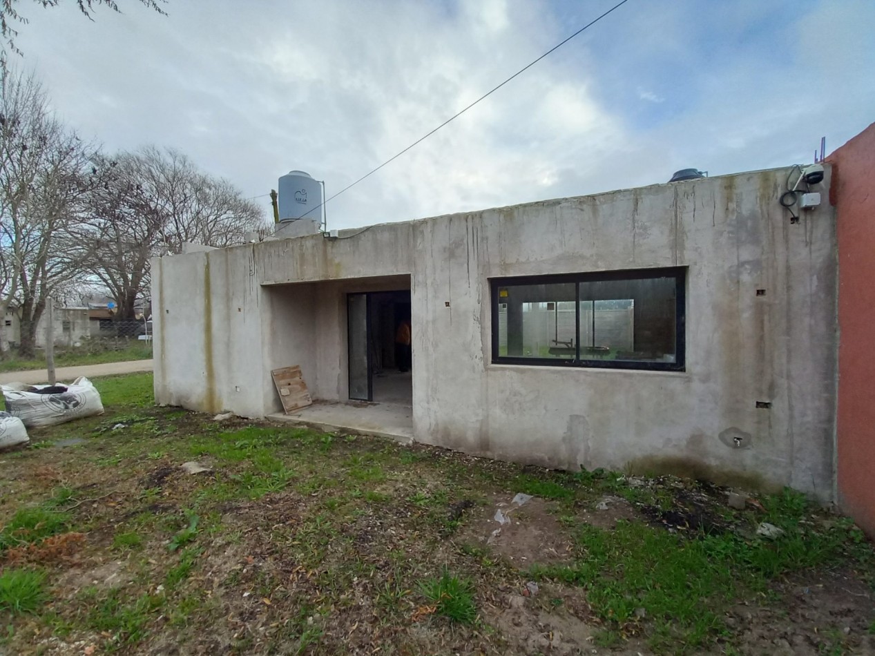 VENTA CASA MODERNA A TERMINAR CAMET NORTE 