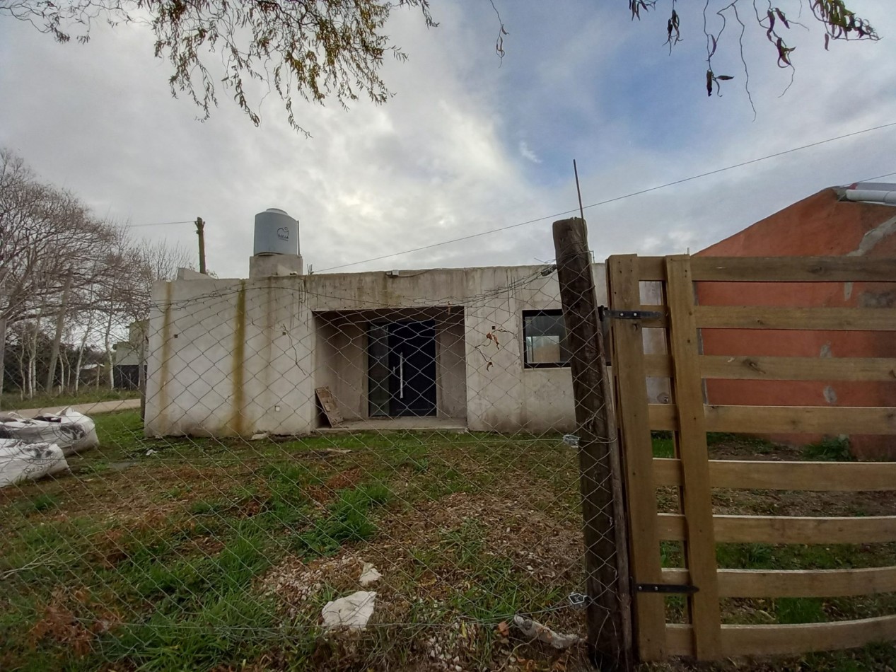 VENTA CASA MODERNA A TERMINAR CAMET NORTE 