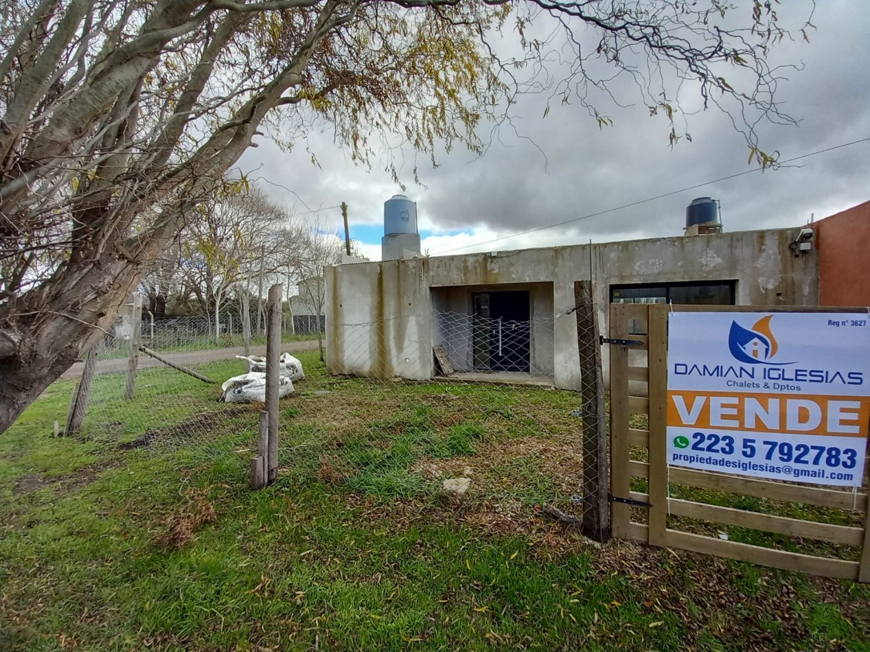 VENTA CASA MODERNA A TERMINAR CAMET NORTE 