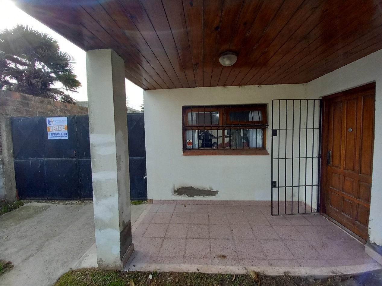 CASA 3AMB APTO CREDITO PERMUTA con GALPON PARQUE LOTE PROPIO